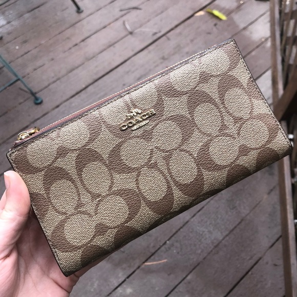 Coach Handbags - 🎉HP🎉 NEW Coach wristlet / wallet